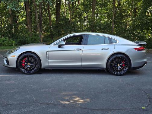 GT Silver Metallic 2018 Porsche Panamera Turbo