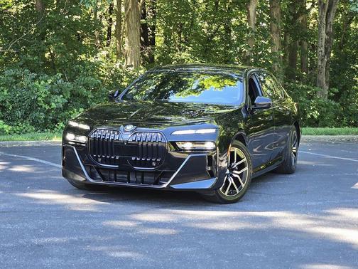 Black Sapphire Metallic 2024 BMW i7 eDrive50