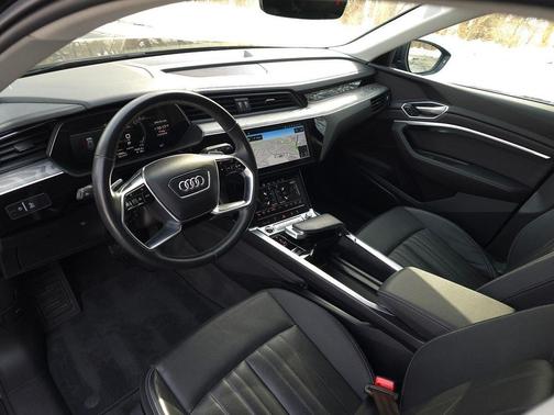 2024 Audi Q8 e-tron Premium Plus