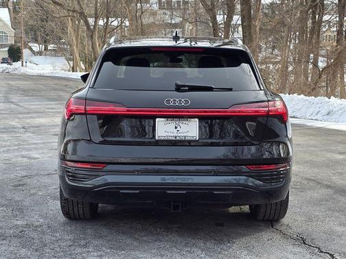 2024 Audi Q8 e-tron Premium Plus