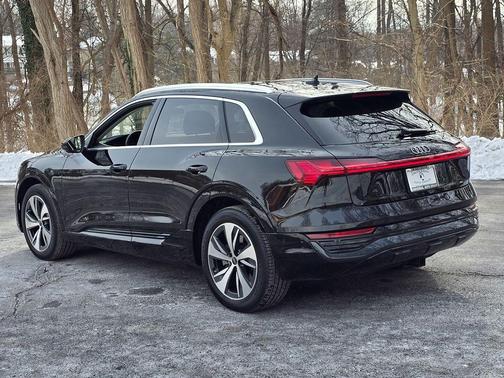 2024 Audi Q8 e-tron Premium Plus