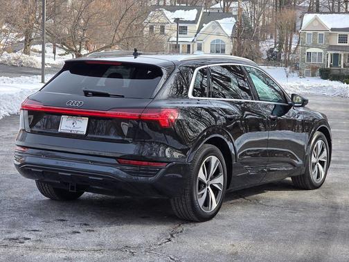 2024 Audi Q8 e-tron Premium Plus