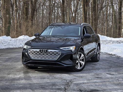 2024 Audi Q8 e-tron Premium Plus