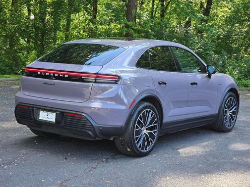 Provence 2024 Porsche Macan Macan Electric 4