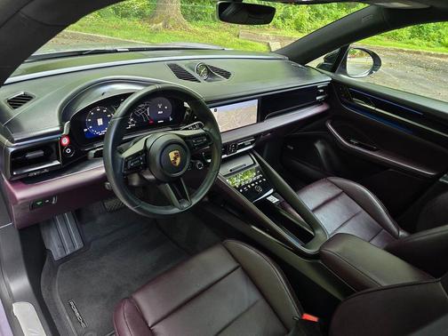 Provence 2024 Porsche Macan Macan Electric 4