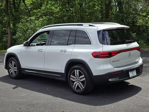 Polar White 2025 Mercedes-Benz EQB 300 4MATIC