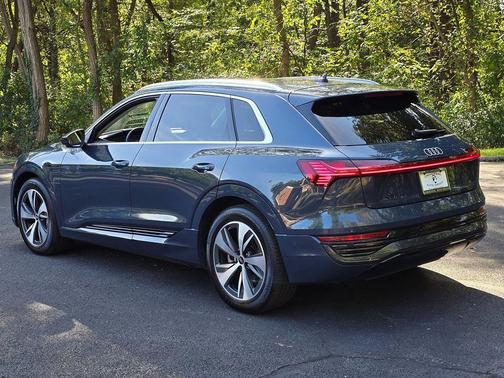 2024 Audi Q8 e-tron Premium Plus