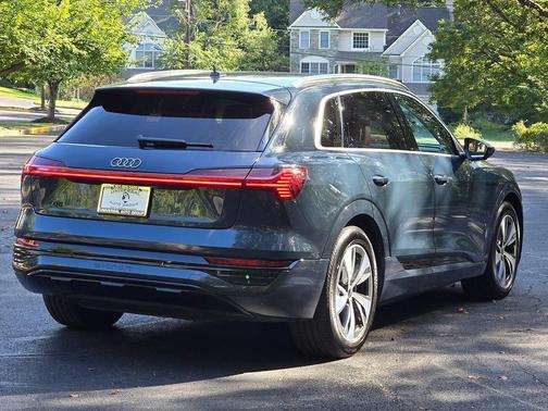 2024 Audi Q8 e-tron Premium Plus