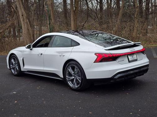 2022 Audi e-tron GT Premium Plus