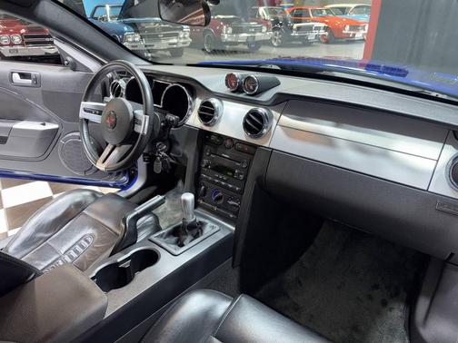2005 Ford Mustang Base