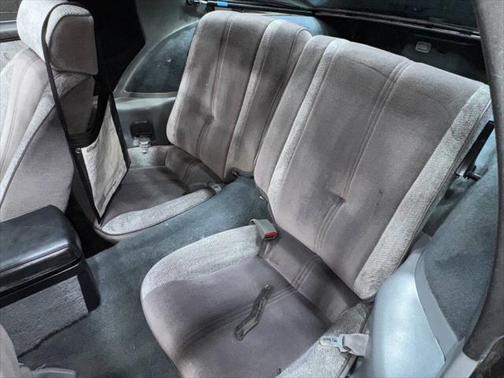 1986 Chevrolet Camaro IROC Z/28 T TOPS 5 SPEED