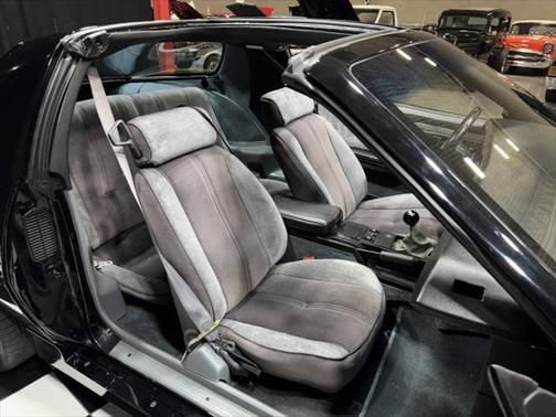 1986 Chevrolet Camaro IROC Z/28 T TOPS 5 SPEED