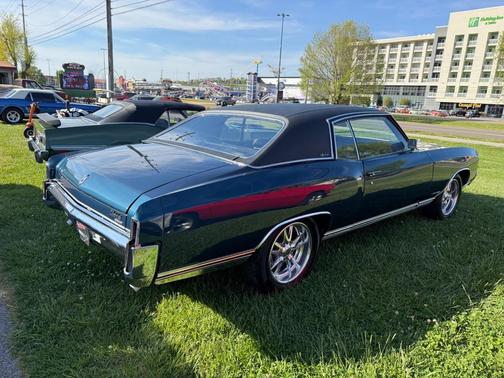 Blue 1971 Chevrolet Monte Carlo AC - BUCKETS - CONSOLE