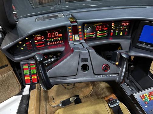 1983 Pontiac Firebird TRANS AM KITT RECREATION