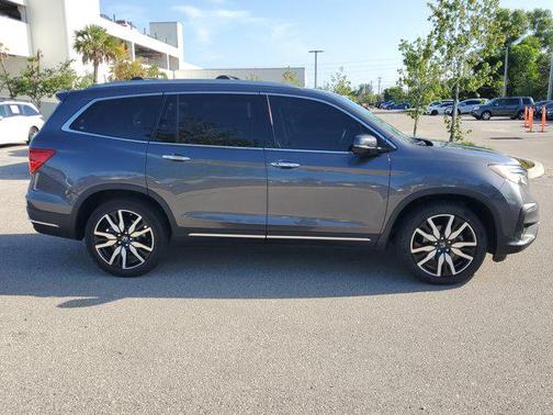2022 Honda Pilot Touring 8-Passenger