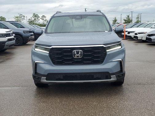 2025 Honda Pilot Touring 8-Passenger