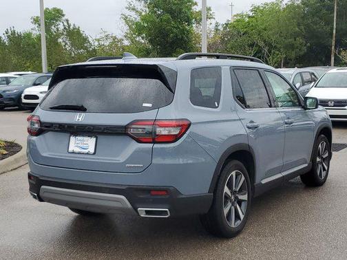 2025 Honda Pilot Touring 8-Passenger