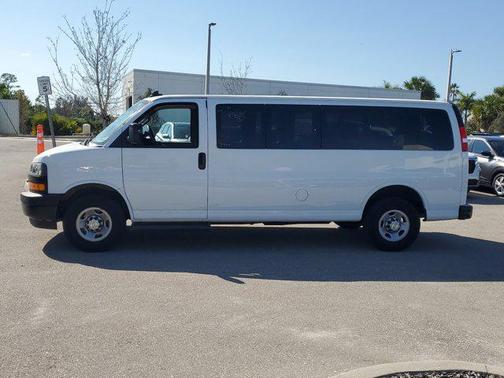 2022 Chevrolet Express 3500 RWD 3500 Extended Wheelbase LS