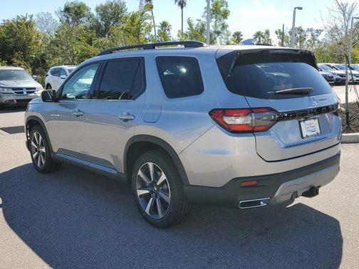 2025 Honda Pilot Touring 8-Passenger