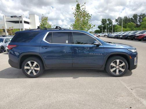 2023 Chevrolet Traverse LT Leather