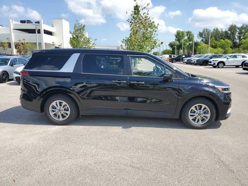 2023 Kia Carnival LX