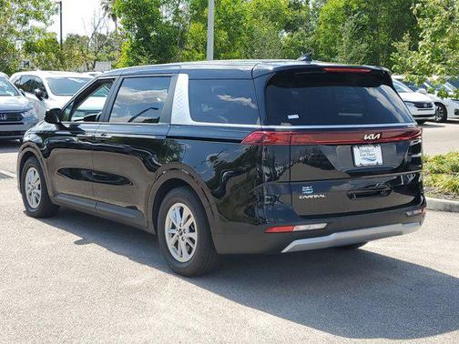 2023 Kia Carnival LX