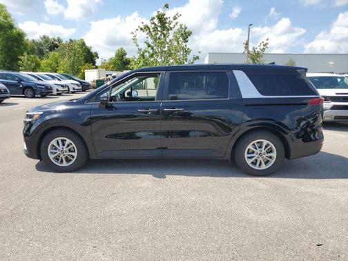 2023 Kia Carnival LX