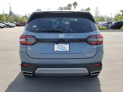 2025 Honda Pilot Touring 8-Passenger