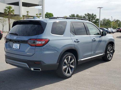 2025 Honda Pilot Touring 8-Passenger
