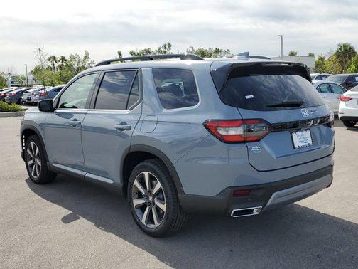 2025 Honda Pilot Touring 8-Passenger