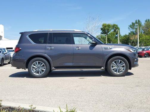 2024 INFINITI QX80 Luxe