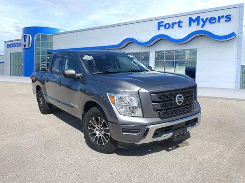 2023 Nissan Titan SV
