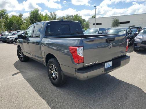 2023 Nissan Titan SV