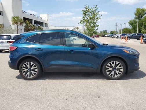 2020 Ford Escape SE