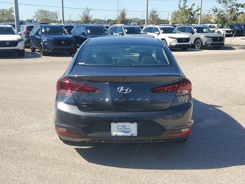 2020 Hyundai ELANTRA SE