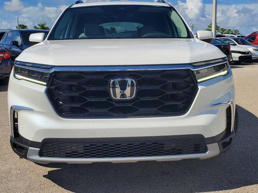 2025 Honda Pilot Touring 8-Passenger