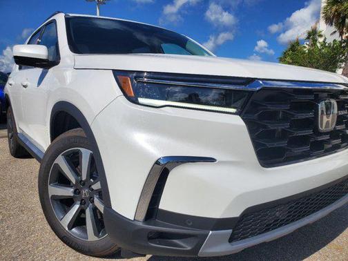 2025 Honda Pilot Touring 8-Passenger