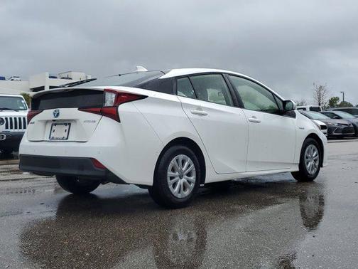 2022 Toyota Prius LE
