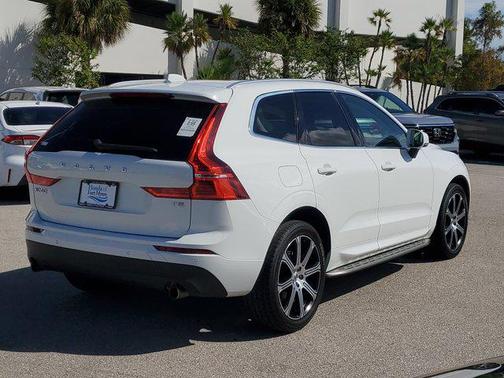 2021 Volvo XC60 T5 Momentum