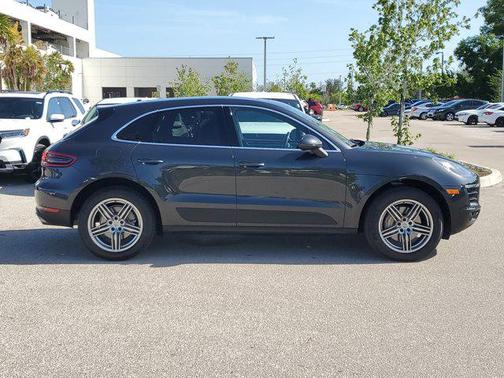 2017 Porsche Macan Base