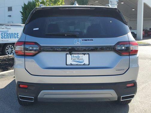 2025 Honda Pilot Touring 8-Passenger