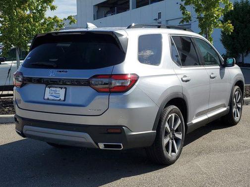 2025 Honda Pilot Touring 8-Passenger