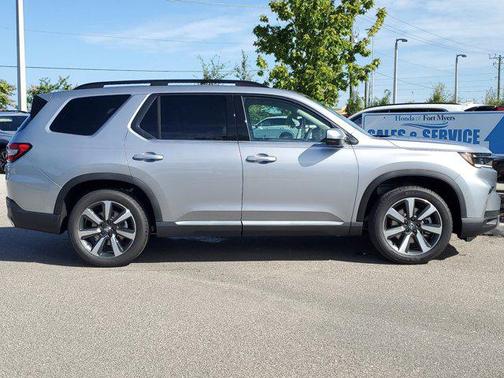 2025 Honda Pilot Touring 8-Passenger