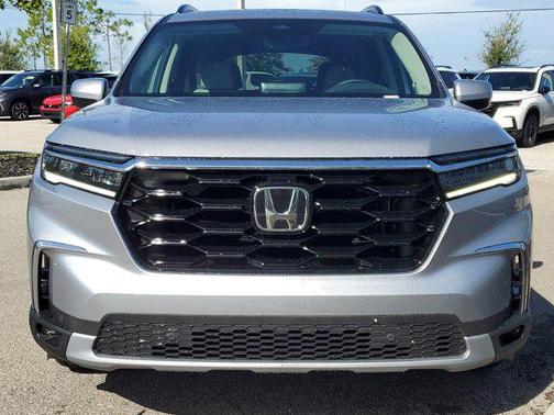 2025 Honda Pilot Touring 8-Passenger