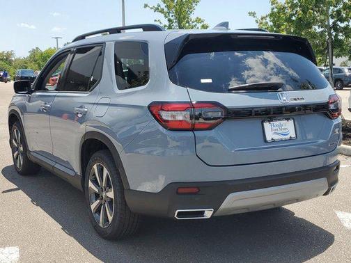 2025 Honda Pilot Touring 8-Passenger