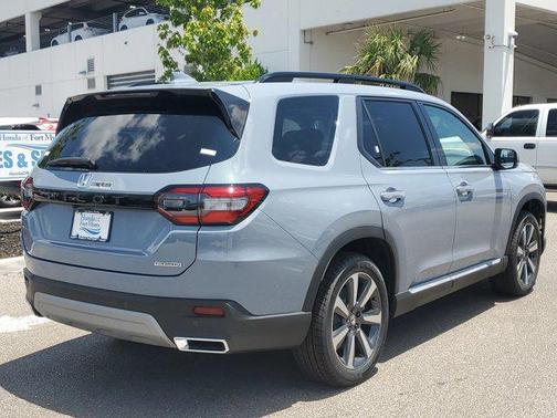 2025 Honda Pilot Touring 8-Passenger