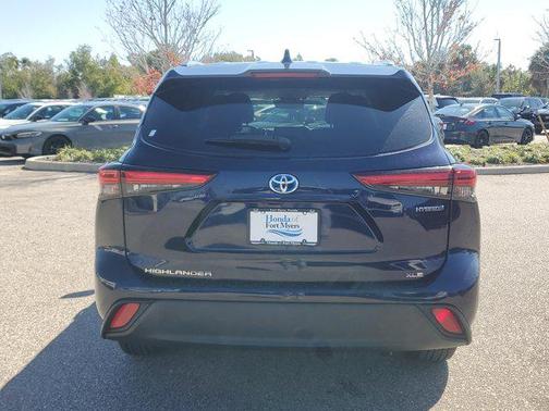 2021 Toyota Highlander Hybrid XLE