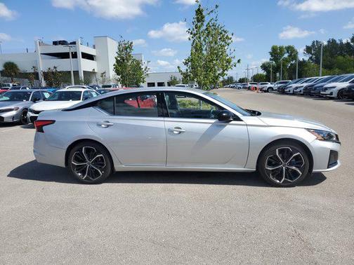 2023 Nissan Altima SR FWD