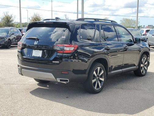 2024 Honda Pilot Touring 8-Passenger