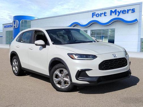 Platinum White Pearl 2024 Honda HR-V LX